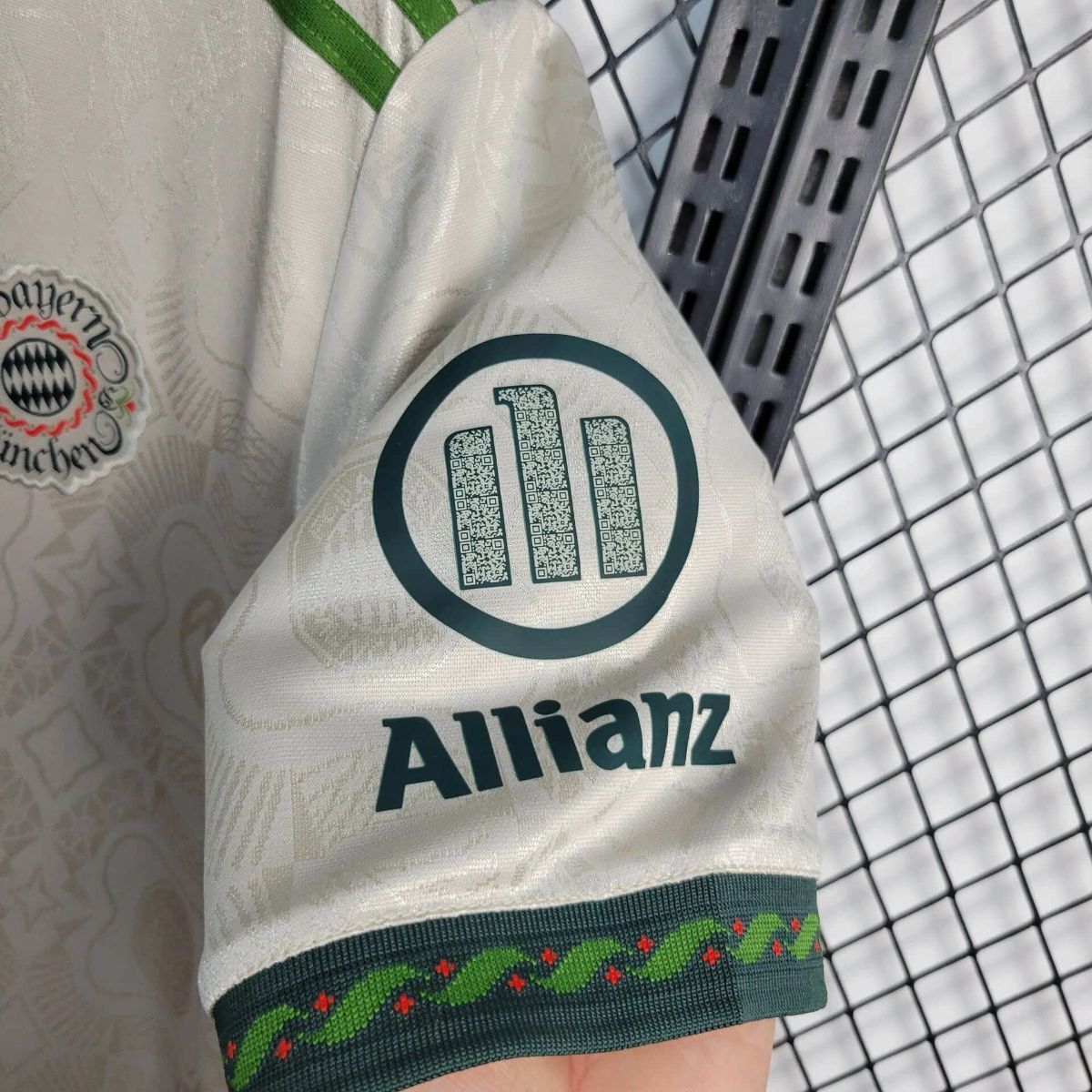 Camisola FC Bayern Munique 2025-26 Edição Oktoberfest Versão Adepto