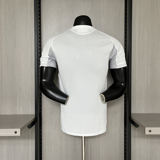 Camisola Real Madrid CF 2025-26 Principal Versão Adepto Jogador