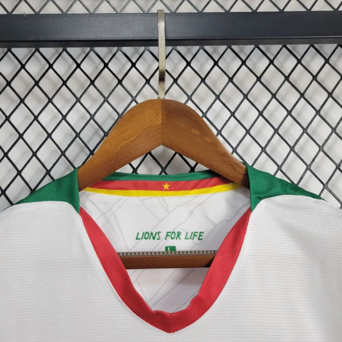 Camisola Camarões 2025 Alternativa Branca Versão Adepto