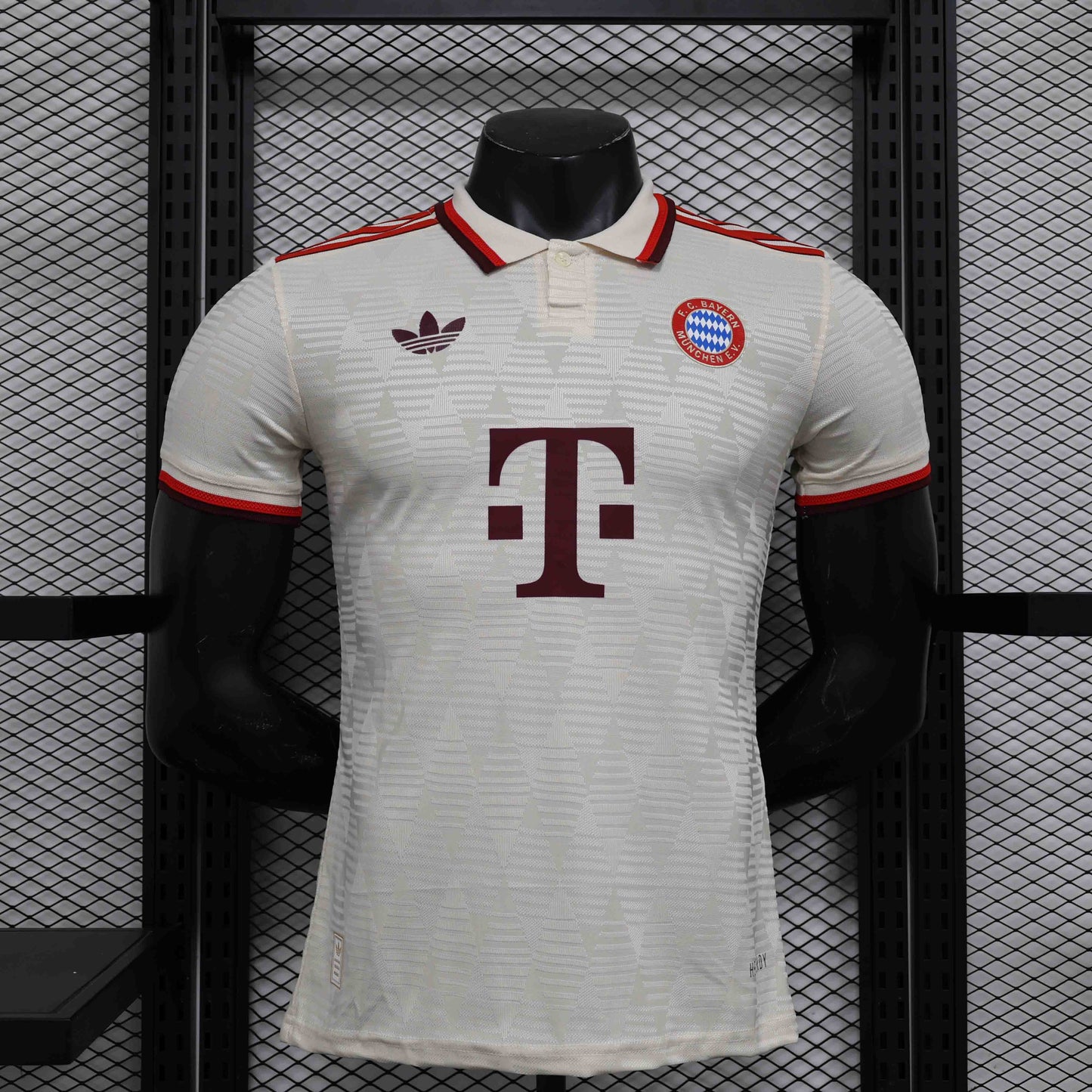 Camisola FC Bayern Munique 2024-25 Alternativa Creme Versão Jogador
