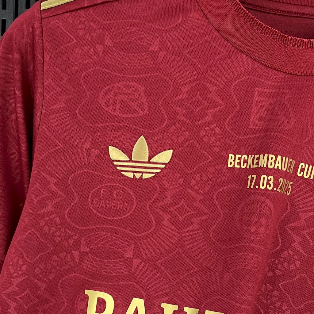 Camisola FC Bayern Munique 2025-26 Edição 125º Aniversario Beckenbauer Cup Versão Adepto