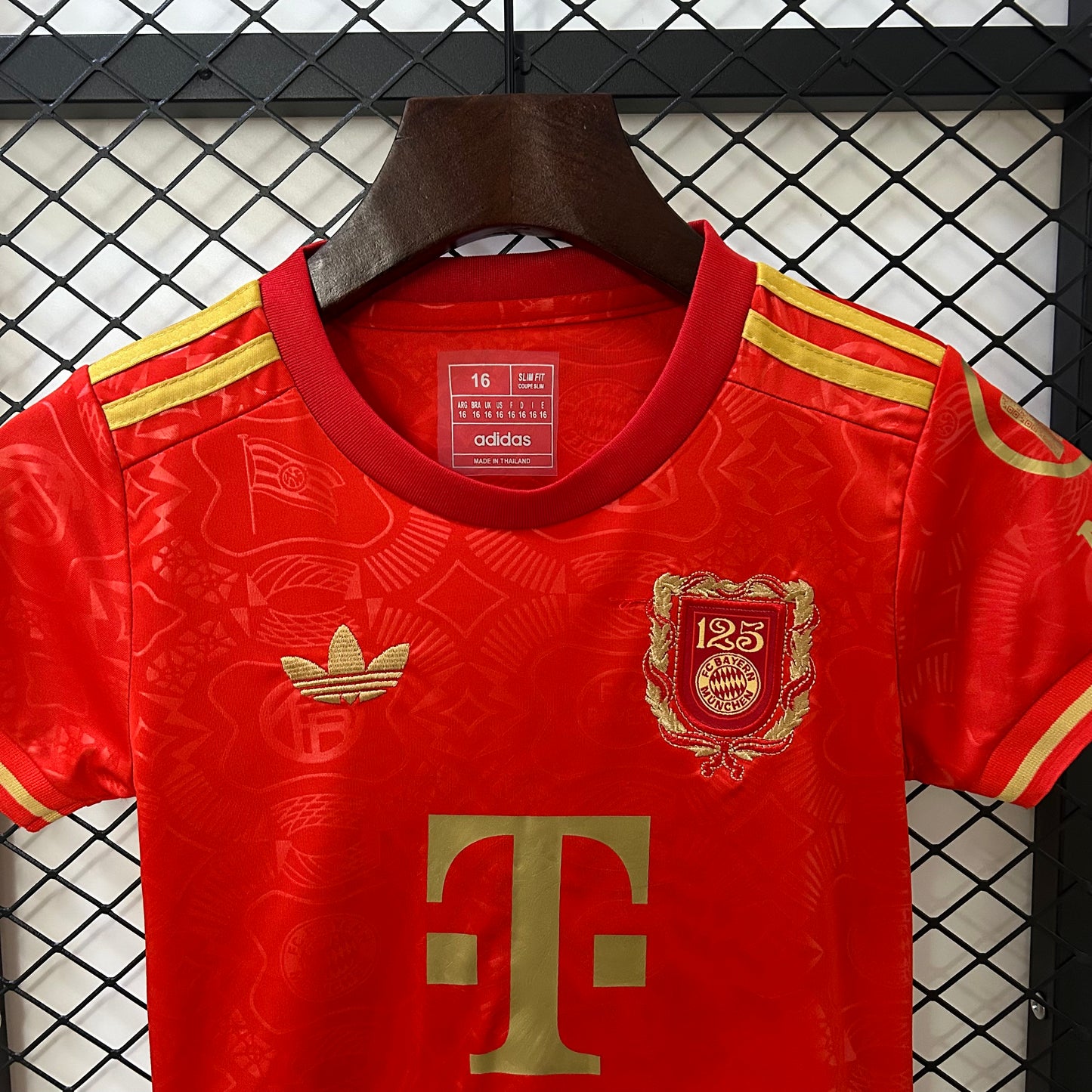 Kit Criança FC Bayern Munique 2024-25 Edição 125º Aniversário