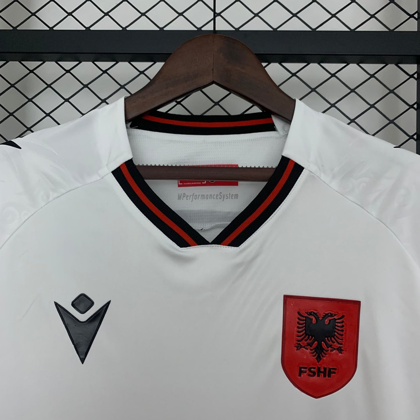 Camisola Albania 2025 Alternativa Branca Versão Adepto