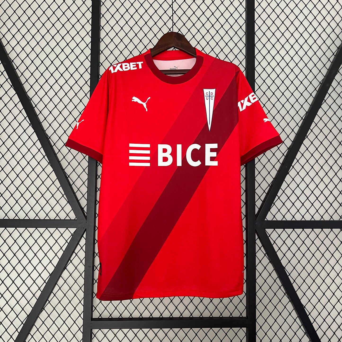 Camisola CD Universidad Católica 2024-25 Alternativa Vermelha Versão Adepto