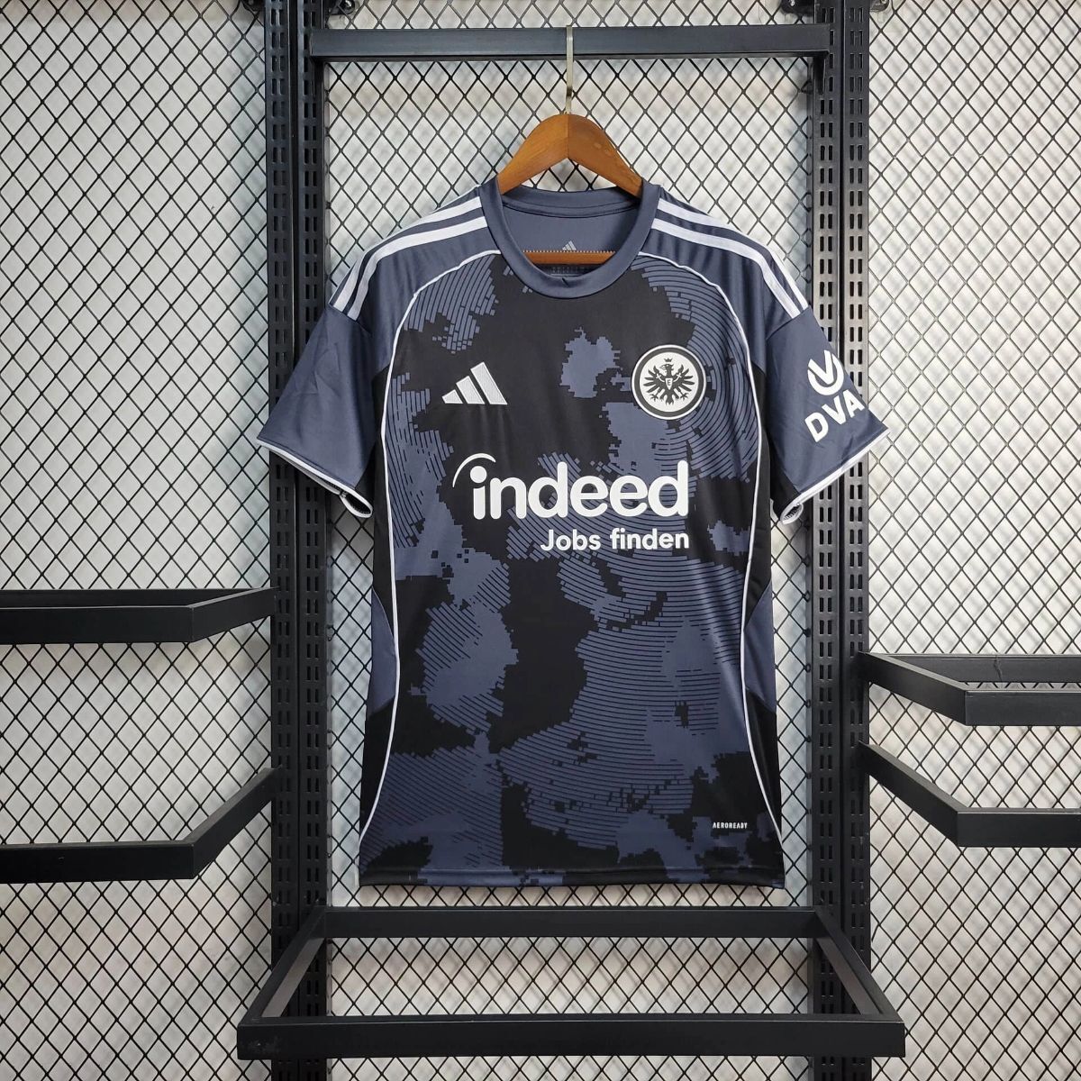 Camisola SG Eintracht Frankfurt 2025-26 Alternativa Preta Versão Adepto