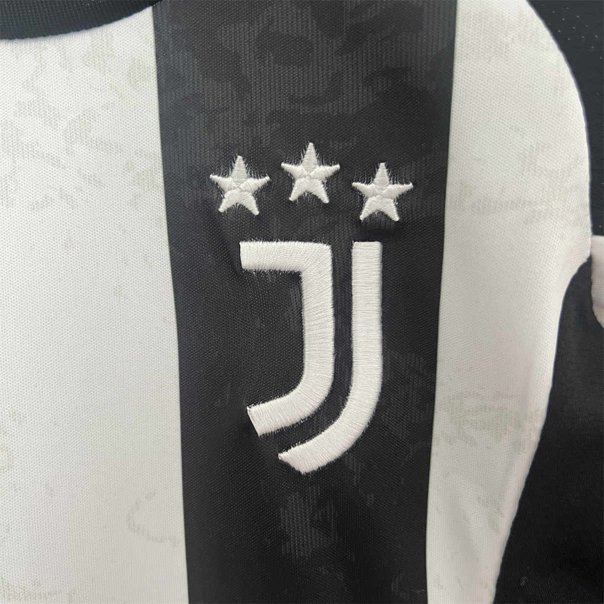Kit Criança Juventus FC 2024-25 Principal