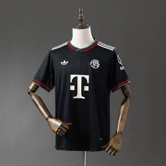 Camisola FC Bayern Munique 2025-26 Alternativa Preta Versão Adepto N.JACKSON #11