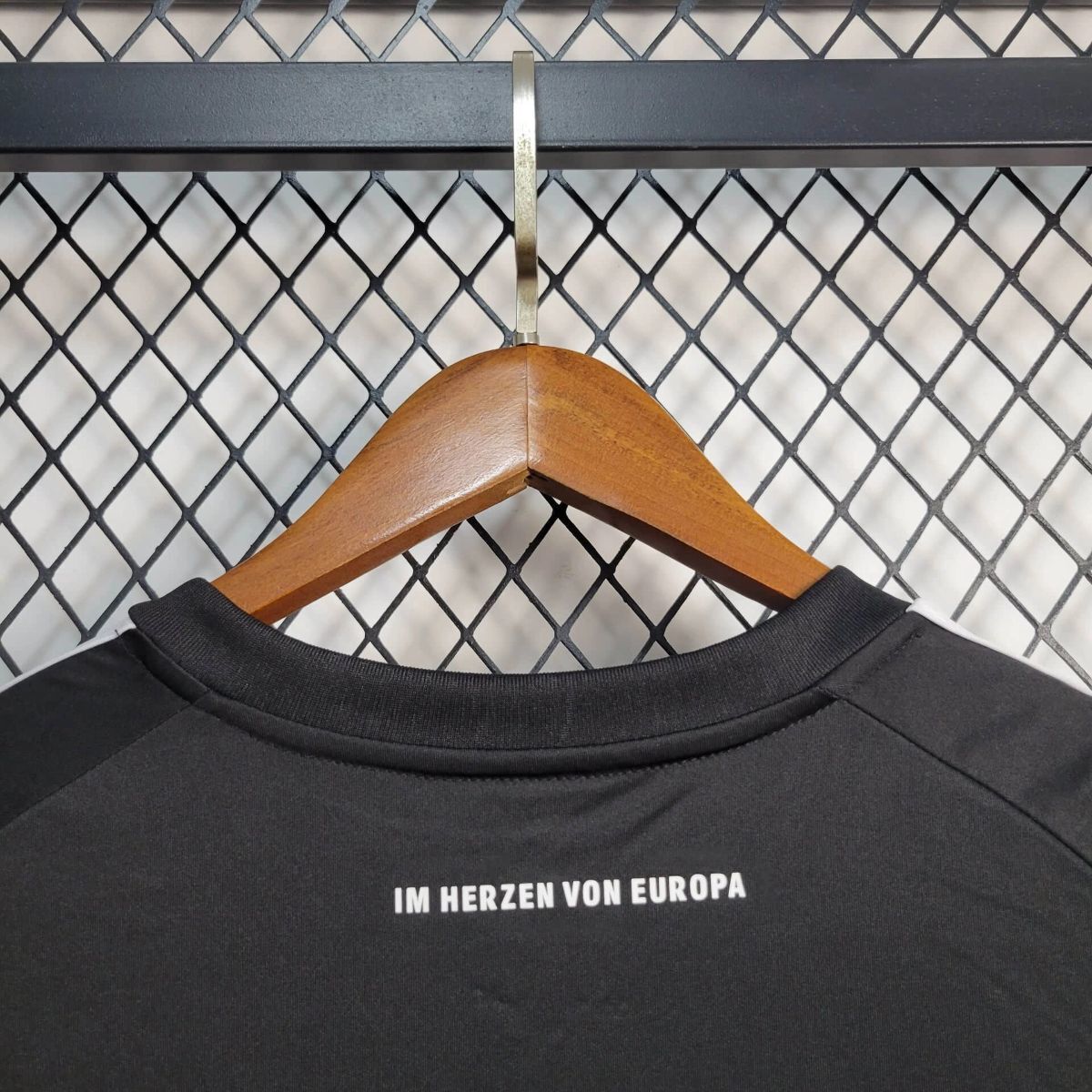 Camisola SG Eintracht Frankfurt 2025-26 Principal UCL Versão Adepto