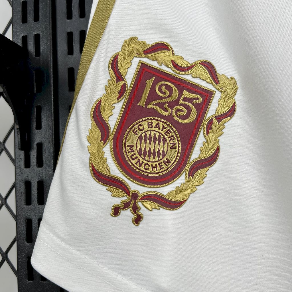 Calções FC Bayern Munique 2024-25 Edição 125º Aniversario