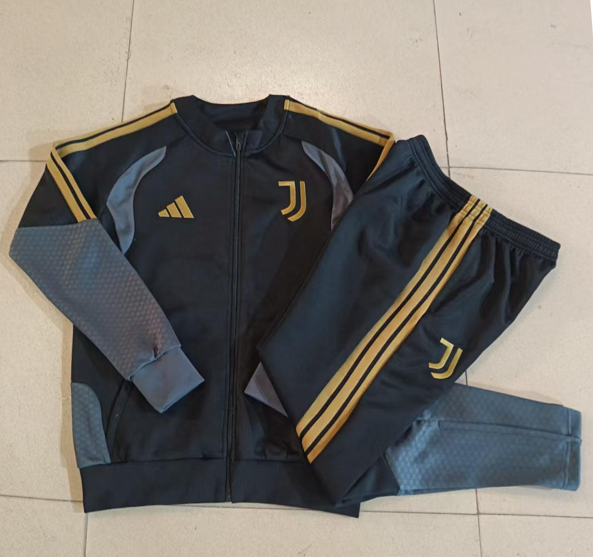 Fato de Treino Juventus FC 2026-27 - Casaco sem Capuz