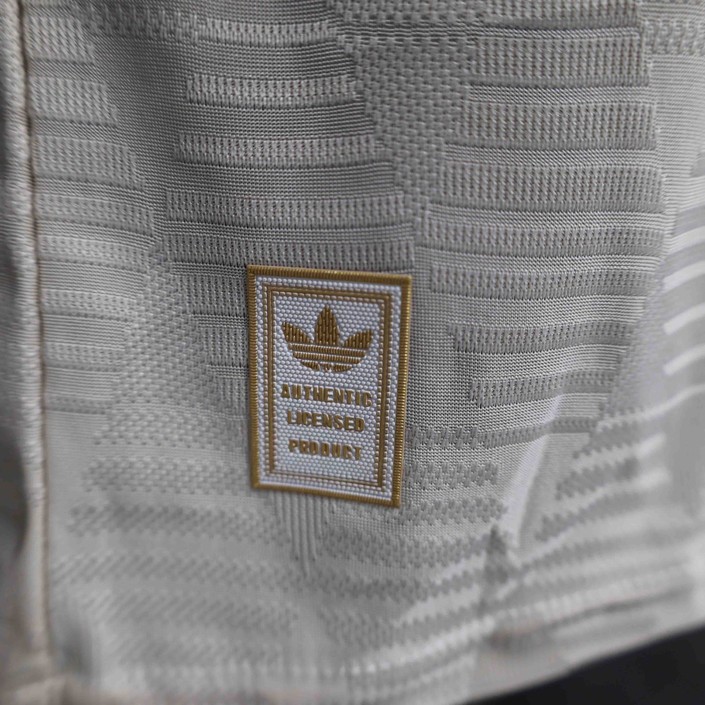 Camisola FC Bayern Munique 2024-25 Alternativa Creme Versão Jogador