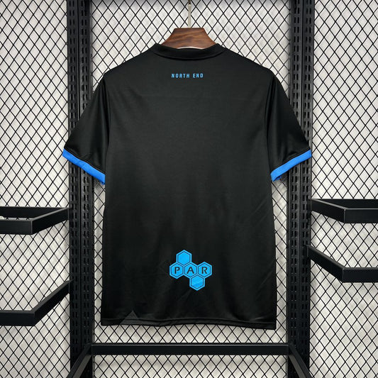 Camisola PNE 2024-25 Alternativa Preta Versão Adepto