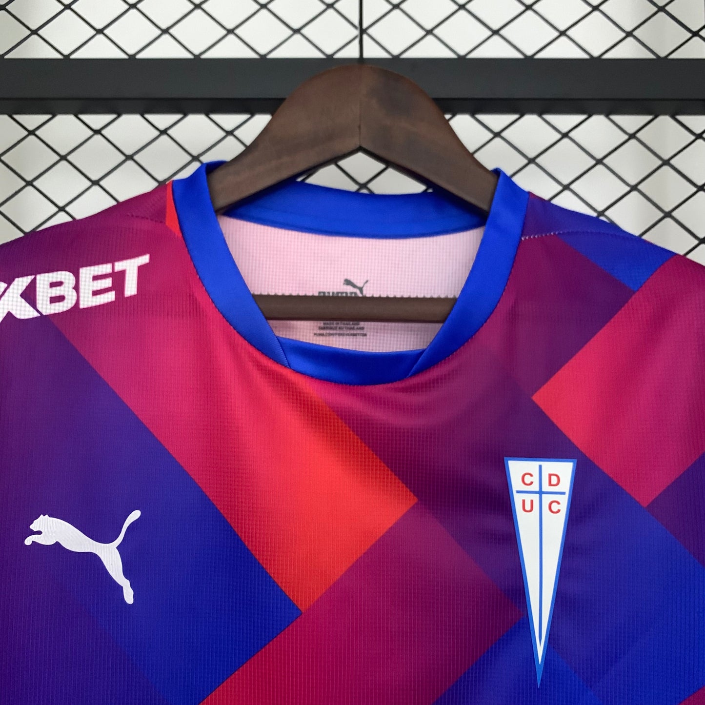 Camisola Universidad Católica 2025-26 Alternativa Vermelha Versão Adepto