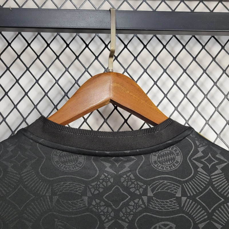 Camisola FC Bayern Munique 2024-25 Edição 125º Aniversario Versão Adepto