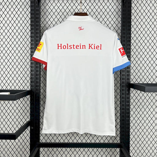 Camisola Holstein Kiel 2024-25 Edição 125º Aniversário Versão Adepto