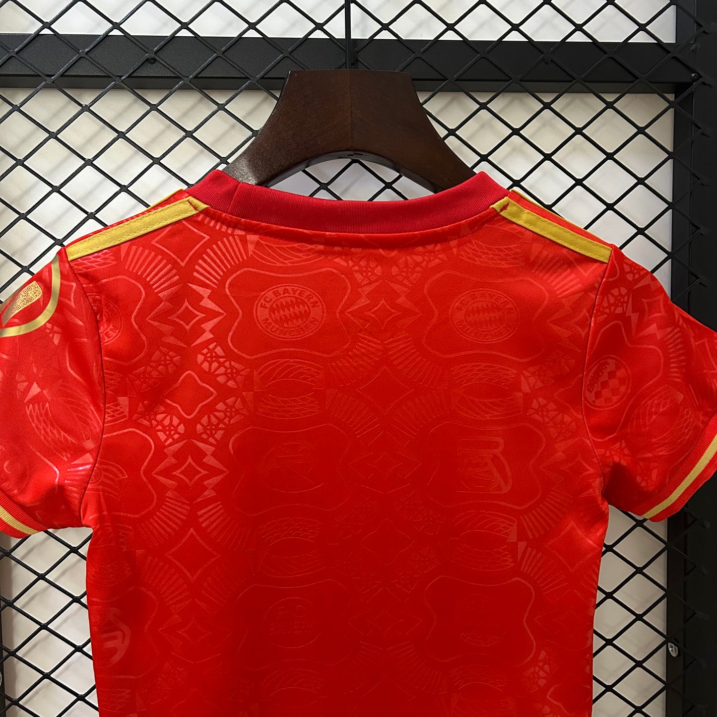 Kit Criança FC Bayern Munique 2024-25 Edição 125º Aniversário