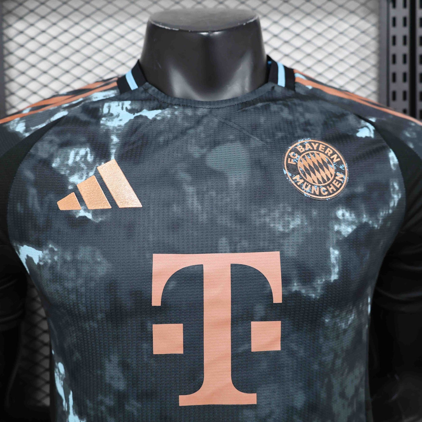 Camisola FC Bayern Munique 2024-25 Alternativa Preta Versão Jogador
