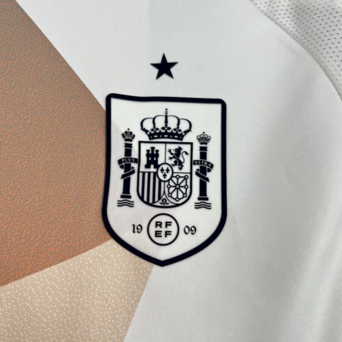 Camisola Espanha 2025 Alternativa Creme Versão Adepto
