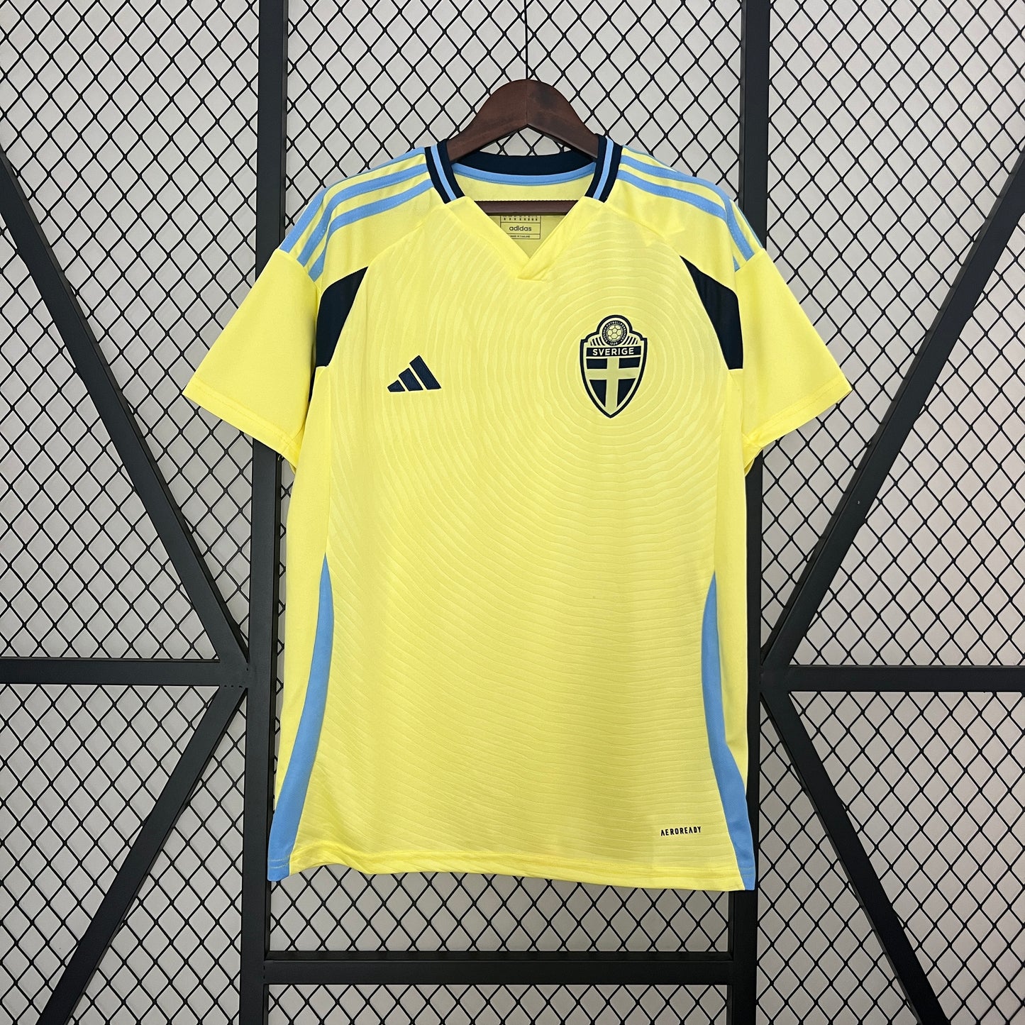 Camisola Suecia 2024 Principal Versão Adepto GYOKERES #17