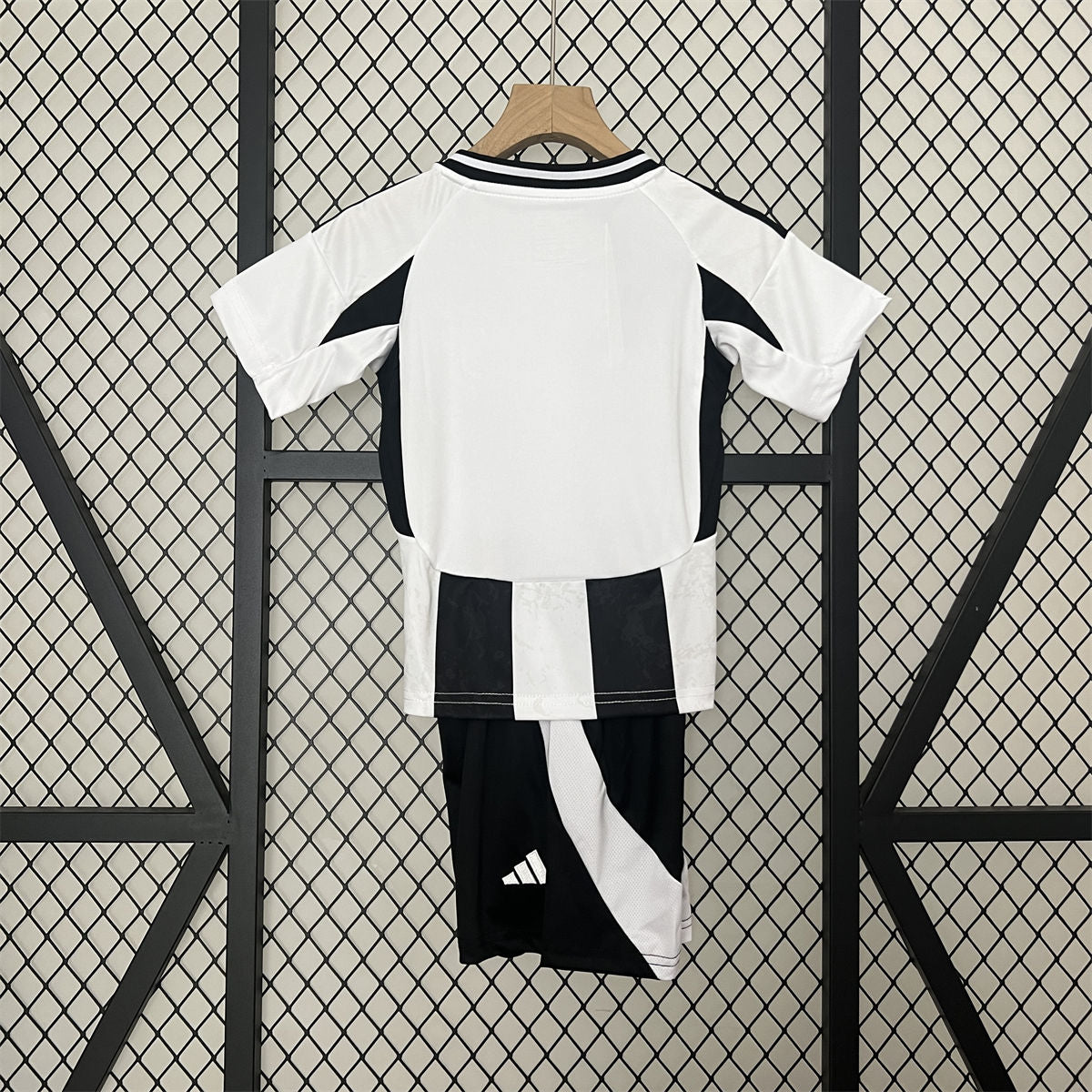 Kit Criança Juventus FC 2024-25 Principal