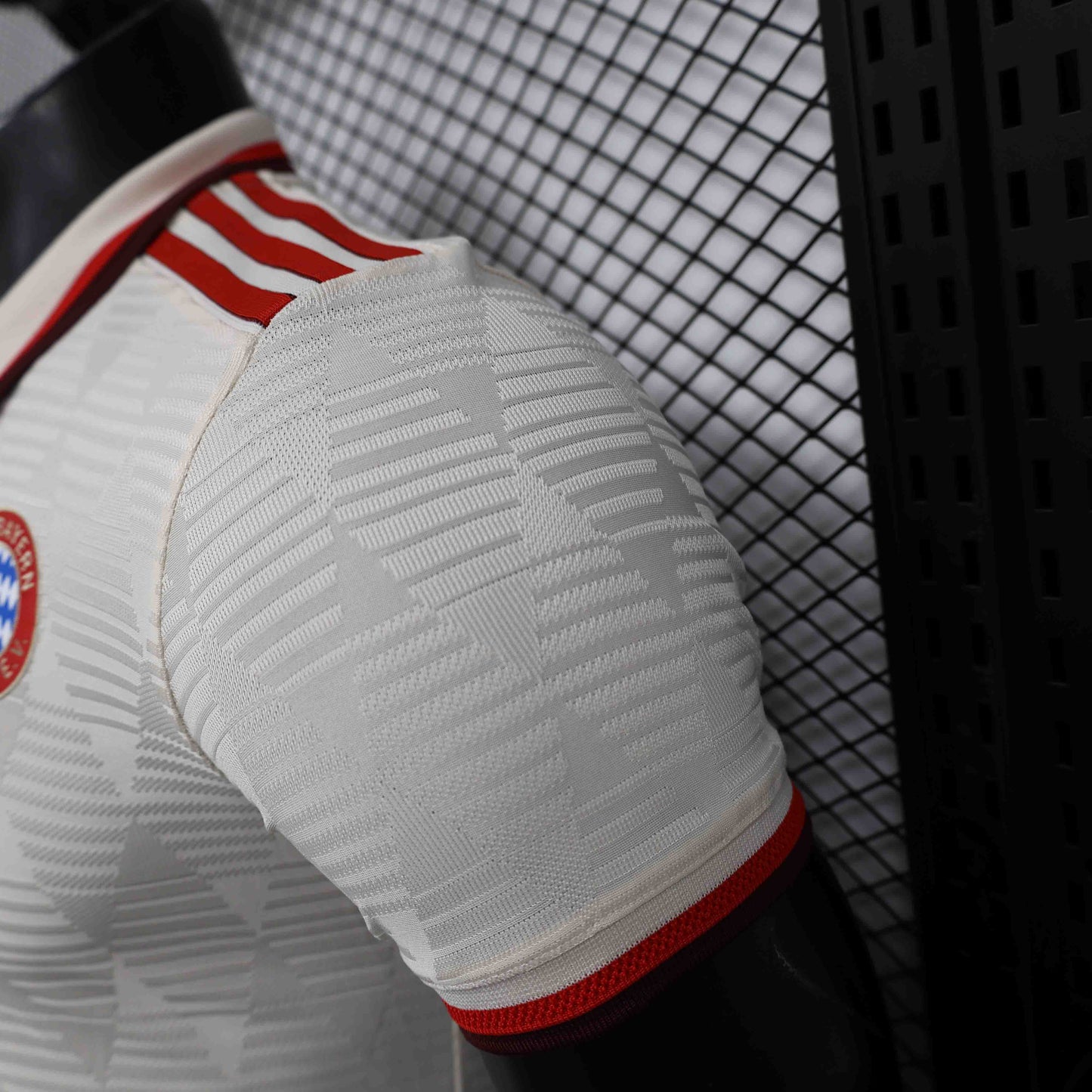 Camisola FC Bayern Munique 2024-25 Alternativa Creme Versão Jogador