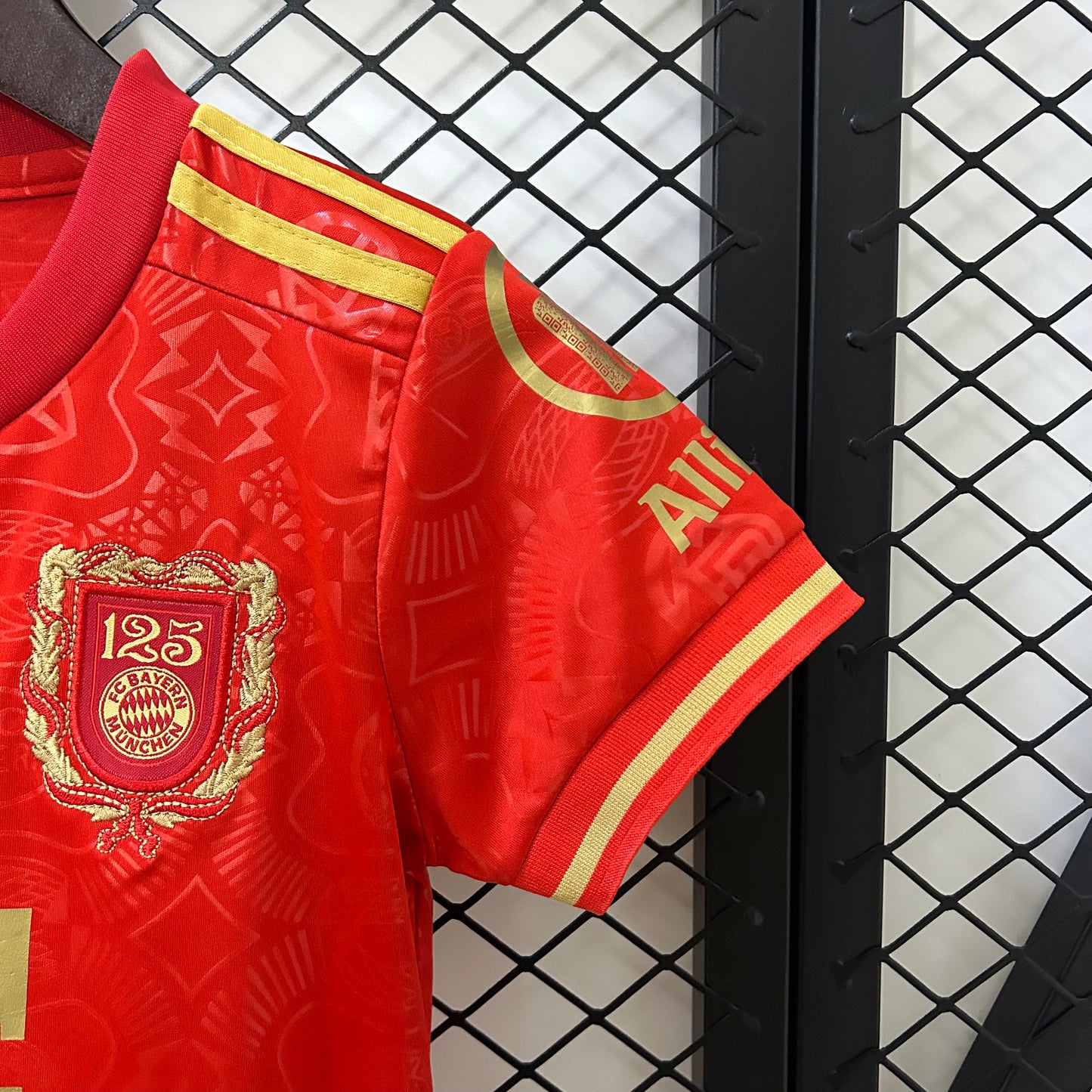 Kit Criança FC Bayern Munique 2024-25 Edição 125º Aniversário