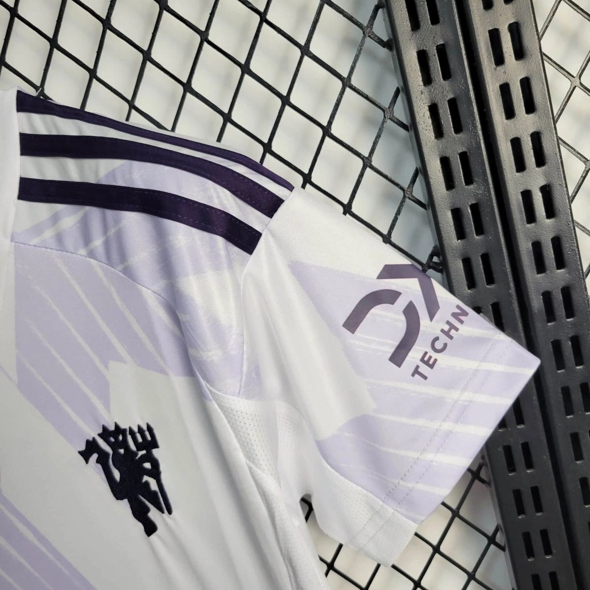 Camisola M-United 2025-26 Alternativa Branca Versão Mulher