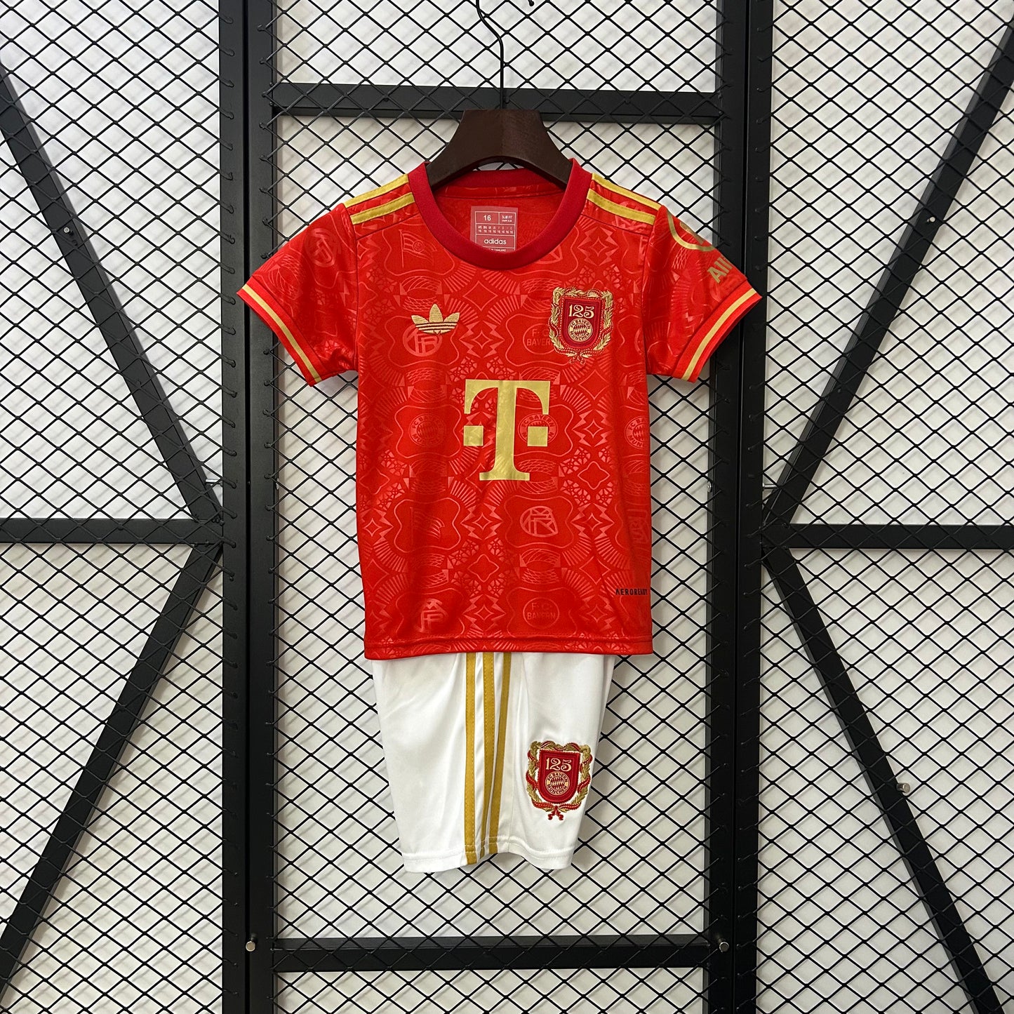 Kit Criança FC Bayern Munique 2024-25 Edição 125º Aniversário