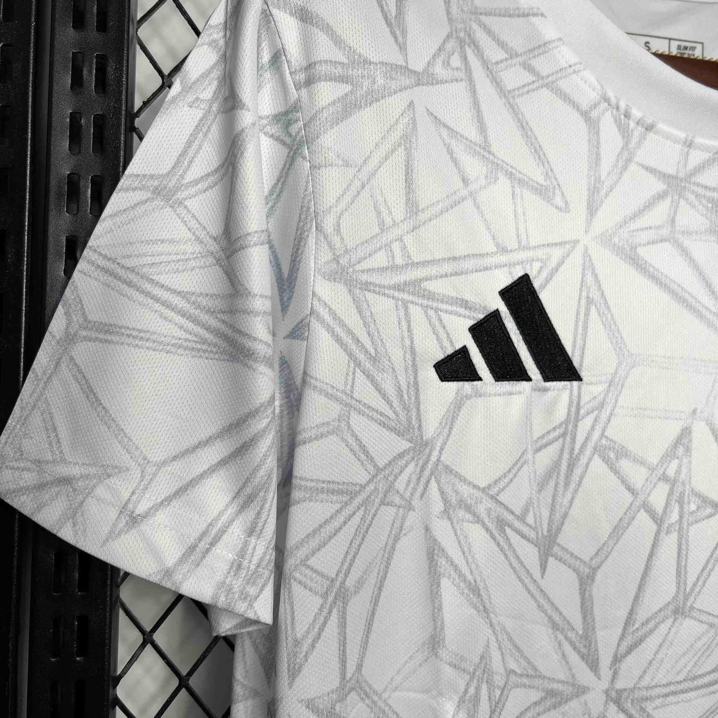 Camisola Real Madrid CF 2024-25 Treino Versão Adepto