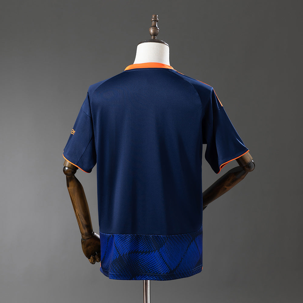 Camisola NOT-FOR 2025-26 Alternativa Azul Versão Adepto