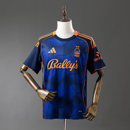 Camisola NOT-FOR 2025-26 Alternativa Azul Versão Adepto