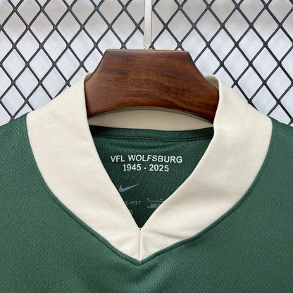 Camisola VfL Wolfsburg 2025-26 Edição 80º Aniversário Versão Adepto