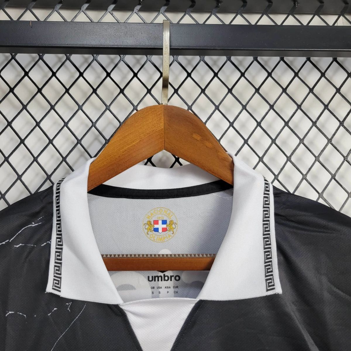 Camisola CD Olimpia 2025-26 Alternativa Preta Versão Adepto