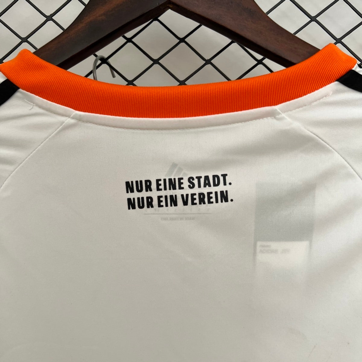 Camisola SG Eintracht Frankfurt 2025-26 Alternativa Branca Versão Adepto