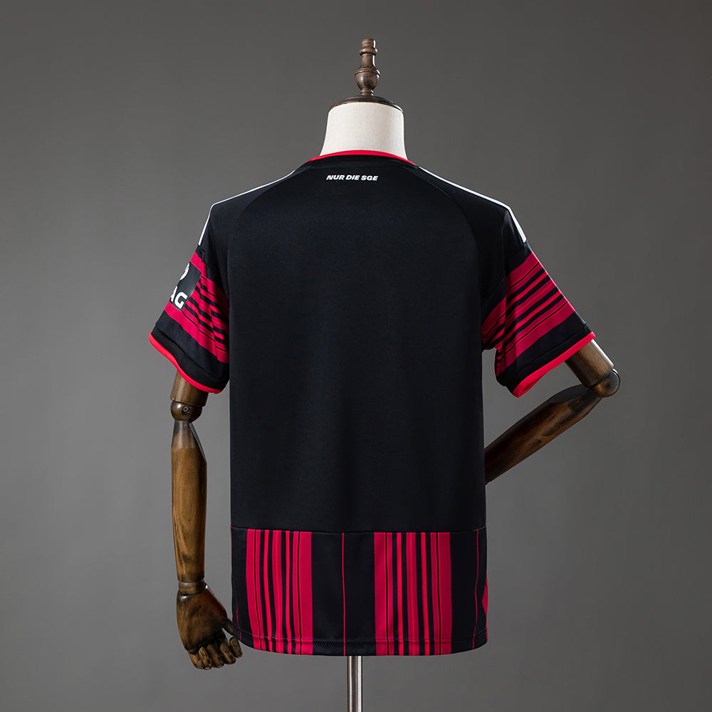 Camisola SG Eintracht Frankfurt 2026-27 Principal Versão Adepto