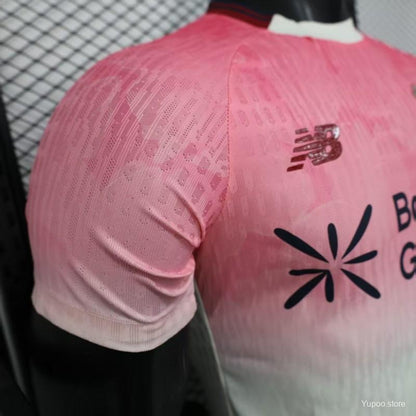 Camisola Bayer 04 Leverkusen 2025-26 Alternativa Rosa Versão Jogador