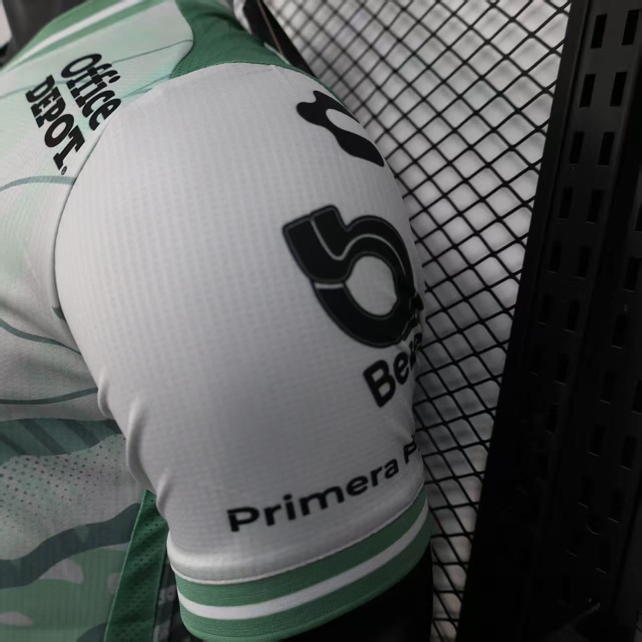 Camisola Club Leon 2025-26 Alternativa Branca Versão Jogador