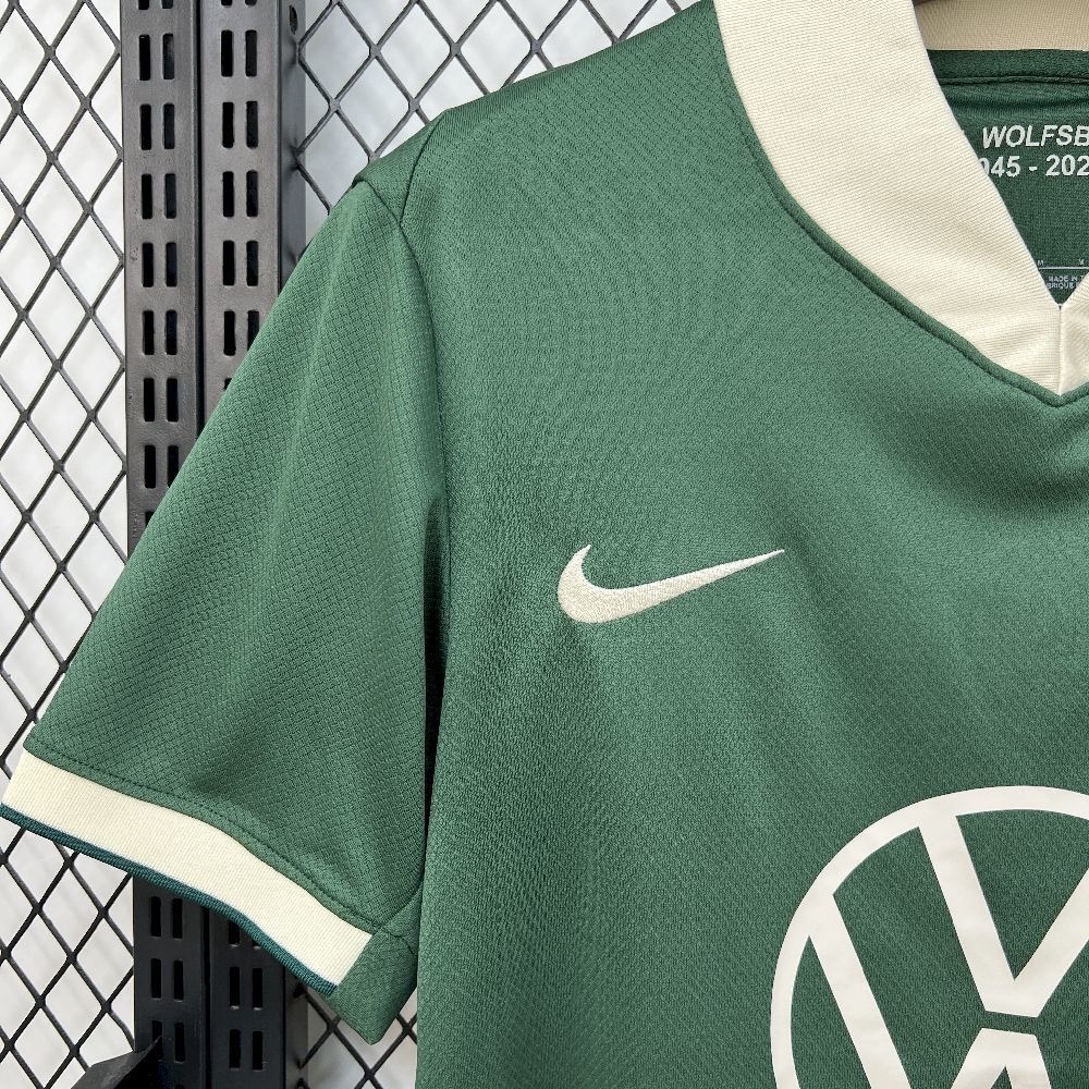 Camisola VfL Wolfsburg 2025-26 Edição 80º Aniversário Versão Adepto