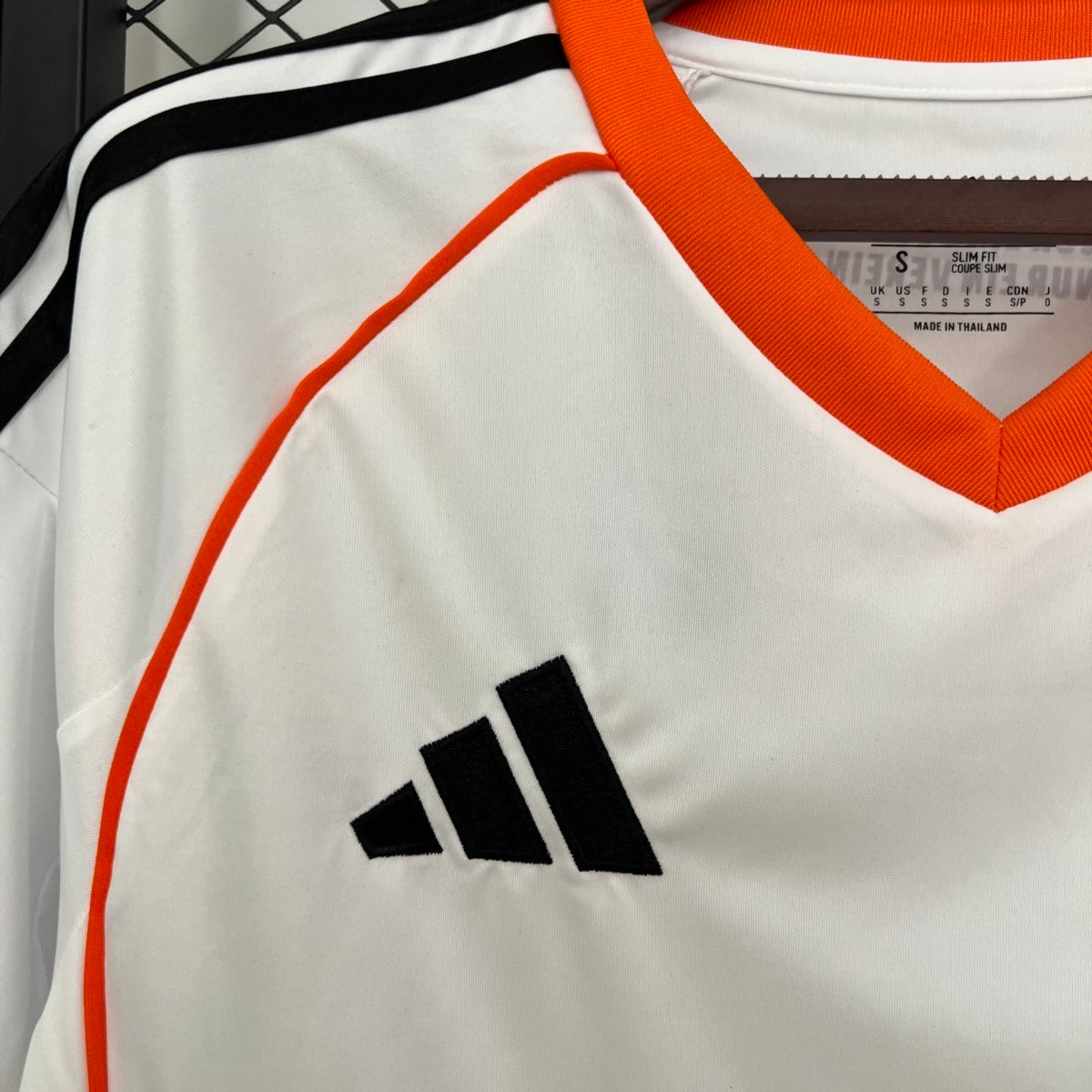 Camisola SG Eintracht Frankfurt 2025-26 Alternativa Branca Versão Adepto