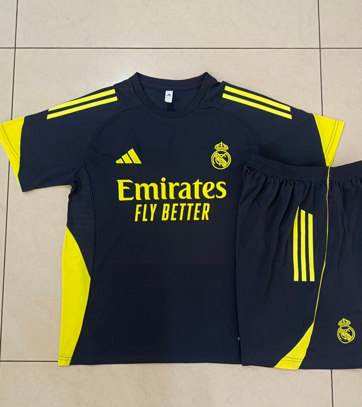 Kit Treino Camisola Real Madrid CF 2025-26