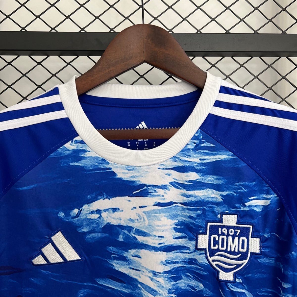 Camisola Como 1907 2025-26 Principal Versão Adepto