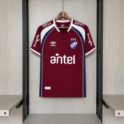 Camisola Club Nacional de Football 2026-27 Alternativa Vermelha Versão Adepto