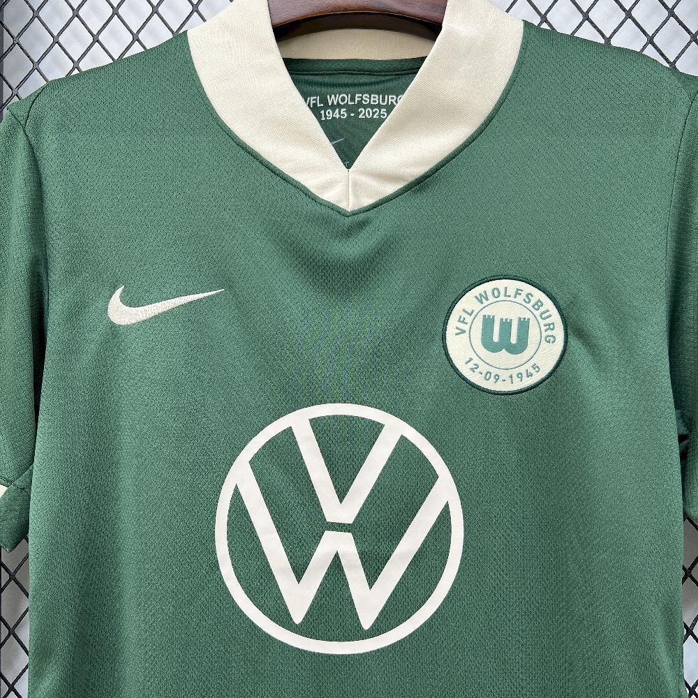 Camisola VfL Wolfsburg 2025-26 Edição 80º Aniversário Versão Adepto