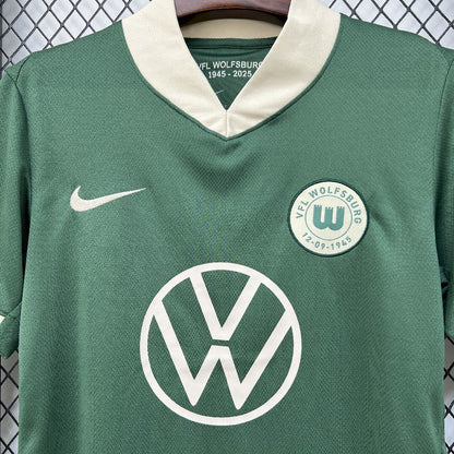 Camisola VfL Wolfsburg 2025-26 Edição 80º Aniversário Versão Adepto
