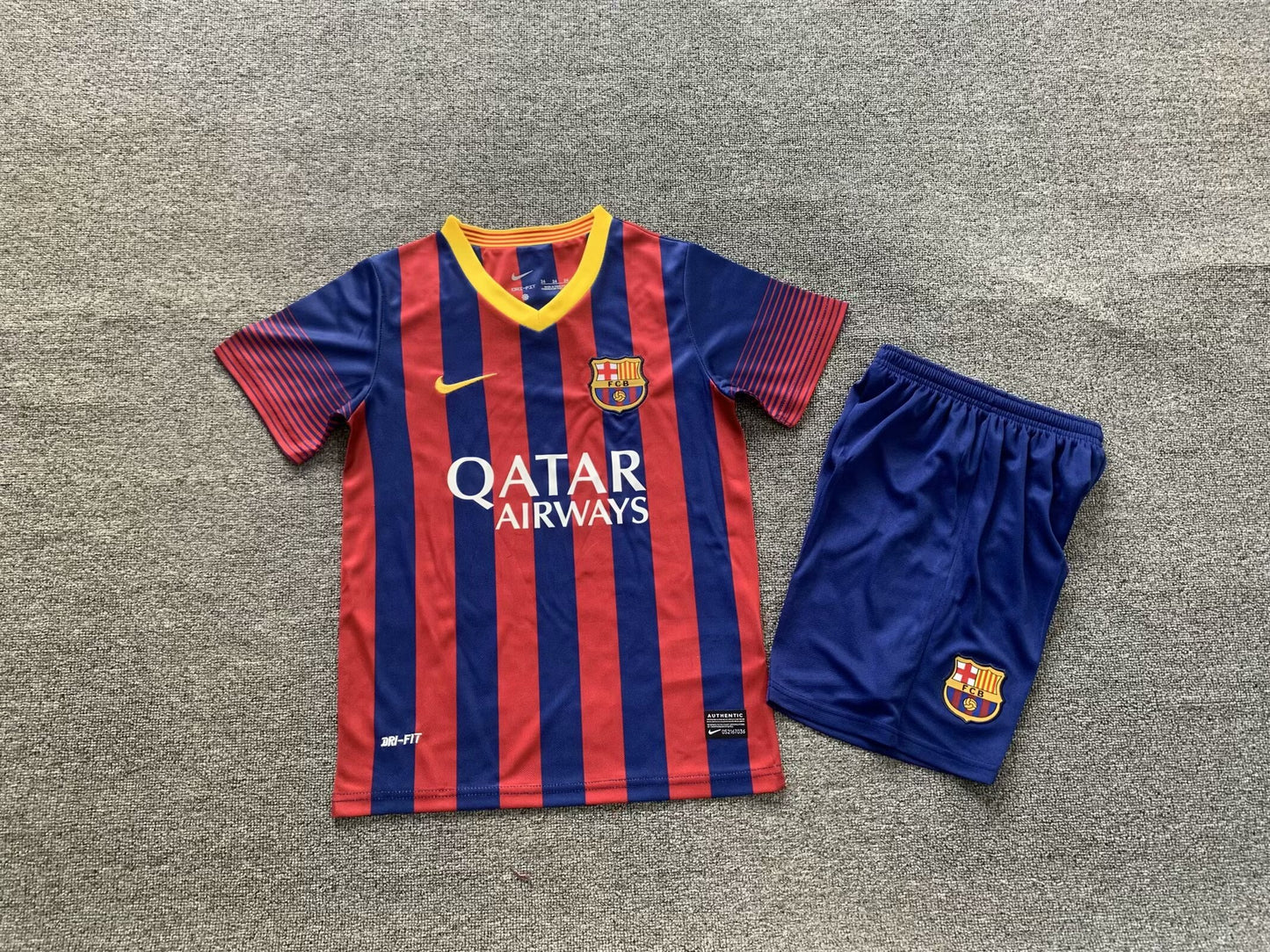 Kit Criança FC Barcelona 2013-14 Principal