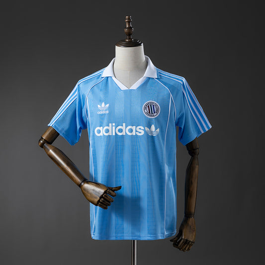 Camisola A.D.I.D.A.S. 2025-26 Originals Classic Three Stripes Azul Clara