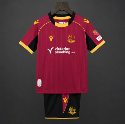 Kit Criança Bolton Wanderers 2026-27 Alternativo Vermelho