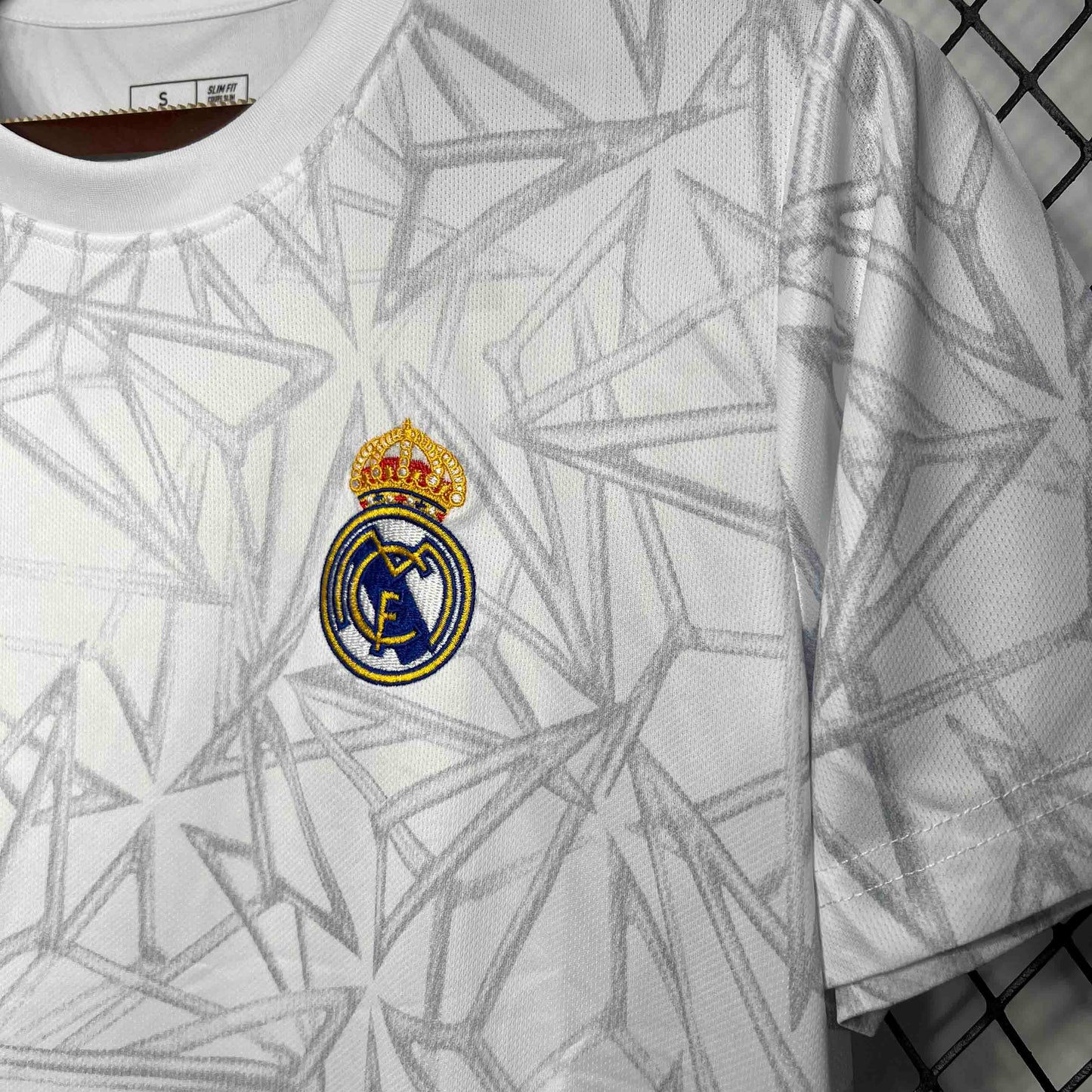 Camisola Real Madrid CF 2024-25 Treino Versão Adepto