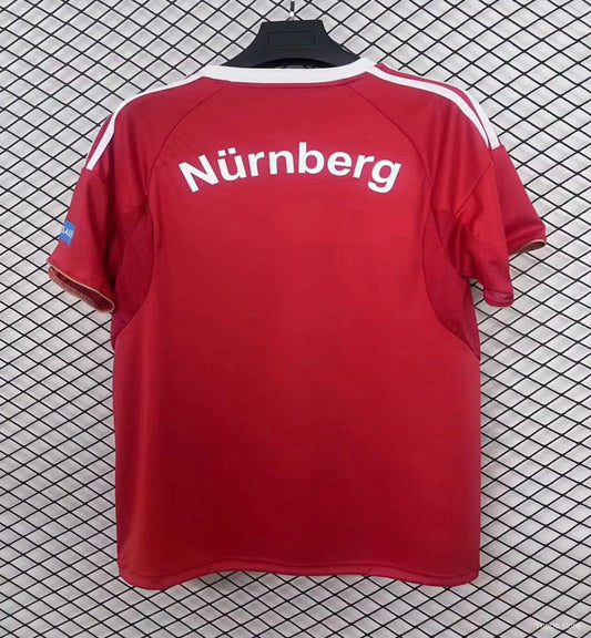 Camisola 1.FC Nuremberg 2025-26 Alternativa Vermelha Versão Adepto