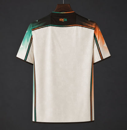 Camisola Venezia FC 2026-27 Alternativa Creme Versão Adepto